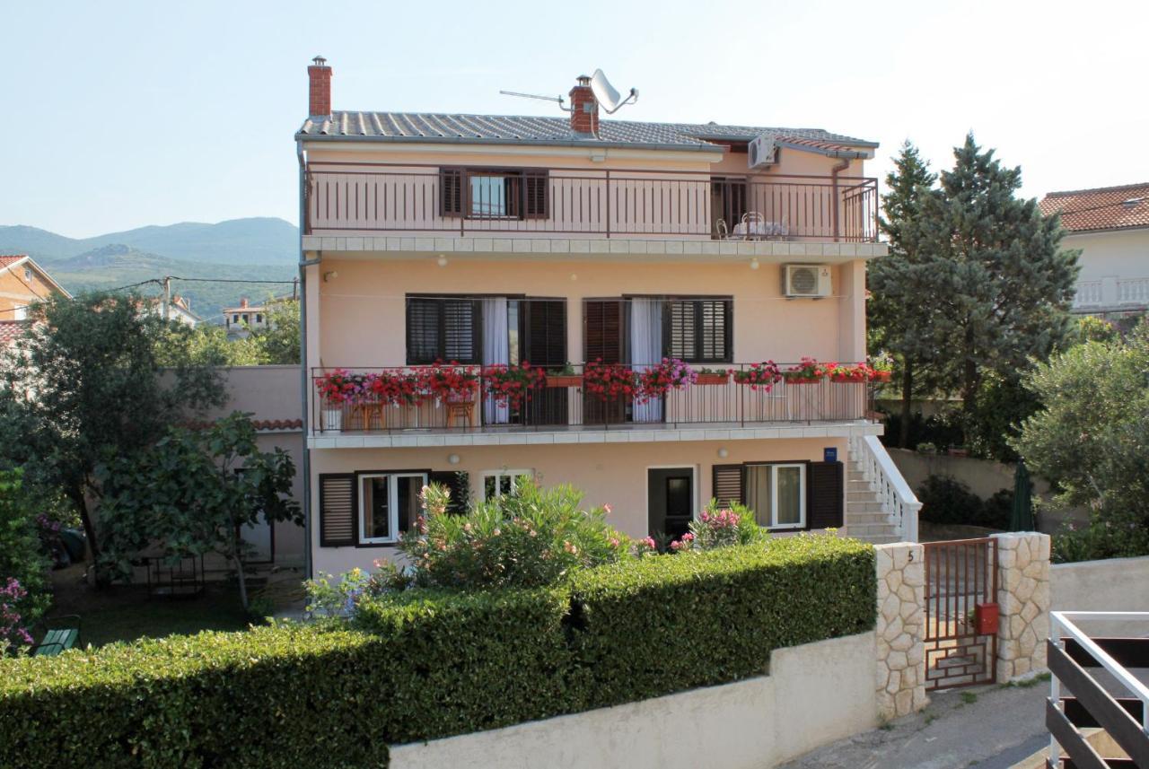 Apartments With A Parking Space Novi Vinodolski - 5587 Exterior photo